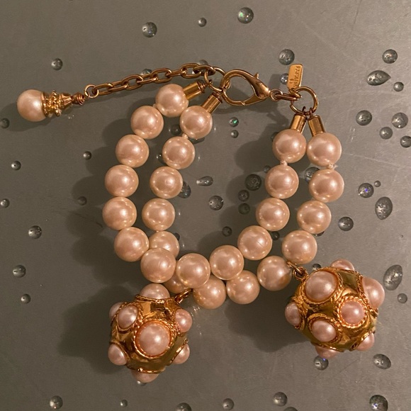 ESCADA COUTURE SIGNED 2 ROWS OF LARGE PEARLS WITH 2 CHARMS STATEMENT PIECE - Picture 2 of 7